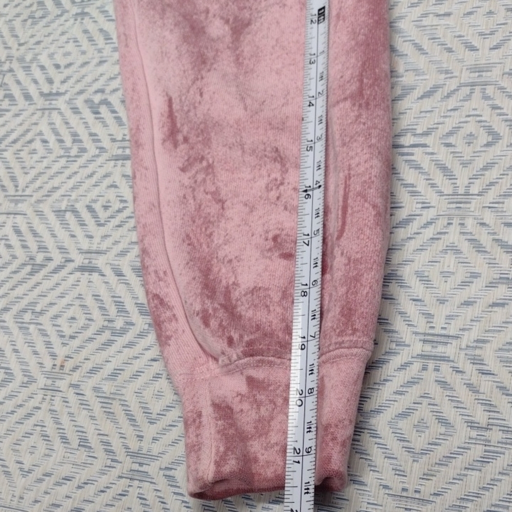 Comfort Colors Women's Pink Sweatshirt Abstract Print. - Picture 6 of 7